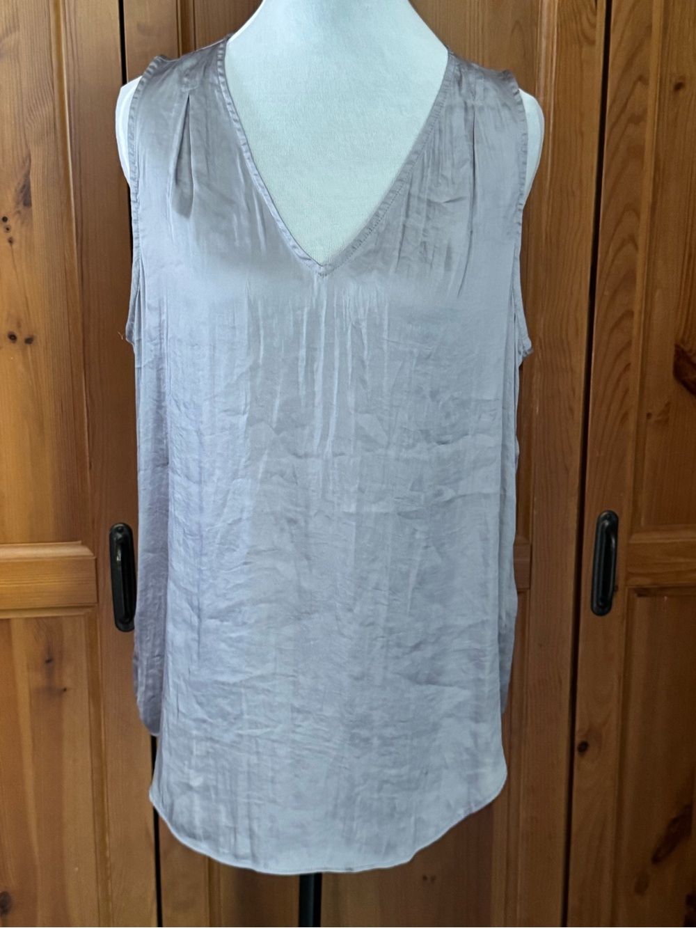 Banana Republic  Silver/Gray/Pewter Satin V-Neck Tank Top Size M NWOT 18"x27"